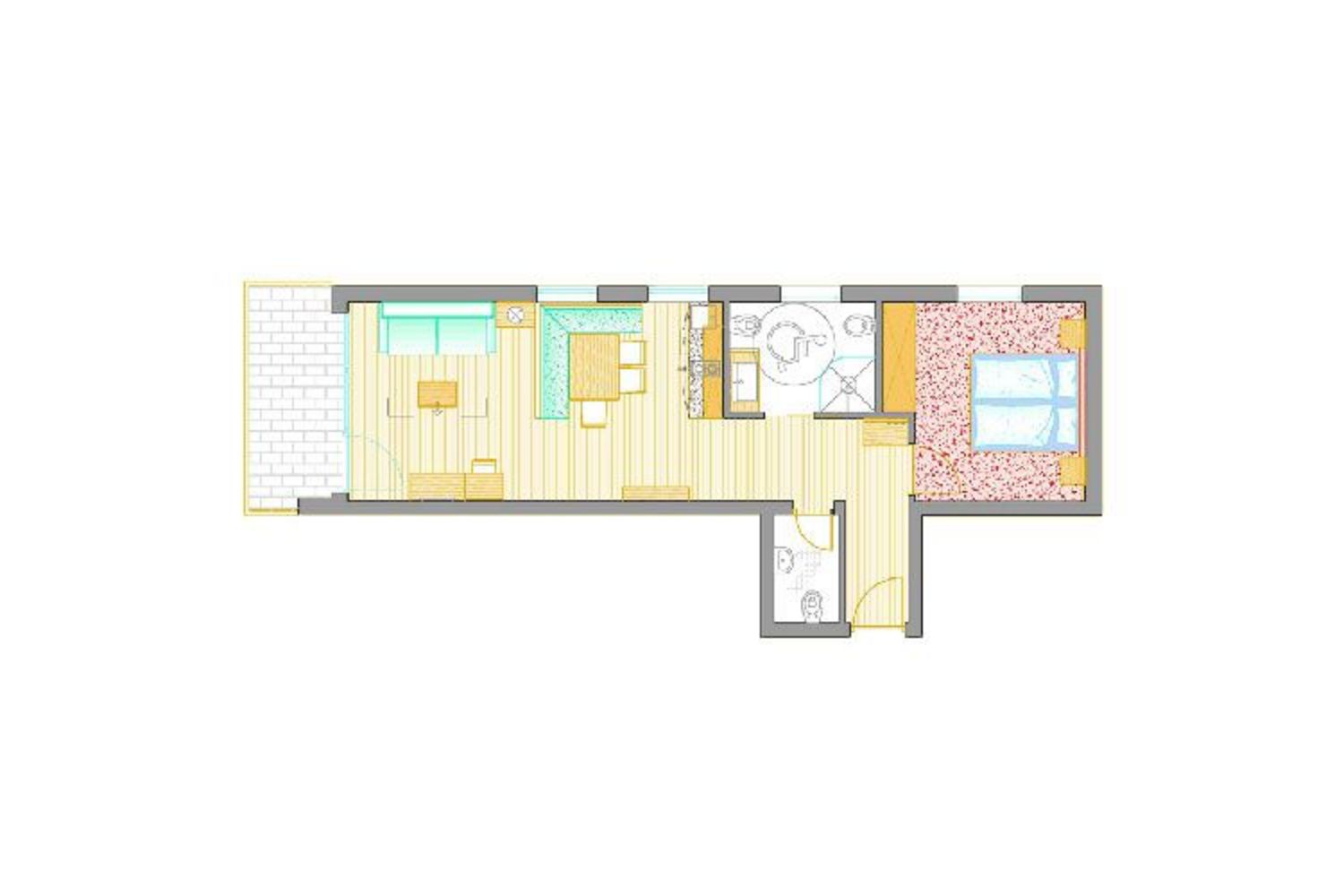 Ein zweidimensionaler Grundriss einer Ferienwohnung mit Balkon, Wohnbereich mit Küche, einem barrierefreien Badezimmer und einem Schlafzimmer mit Doppelbett.